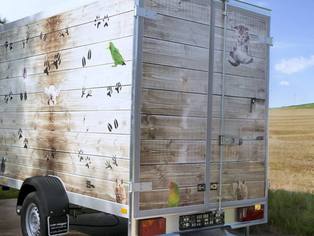 Vollklimatisierter Tiertransport- und Futtermittelanhänger - Heckansicht