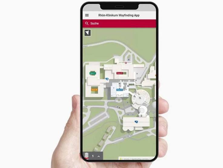 Bildschirm Mobiltelefon mit App Lageplan Gebäude zur Orientierung für die Besucher - das 3D-Berlin-Wegeleitsystem