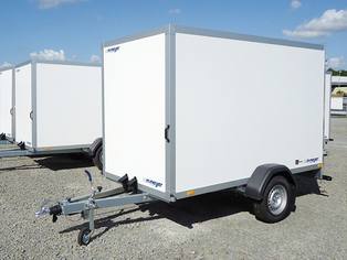 Kofferanhänger 1300 kg vorn von links