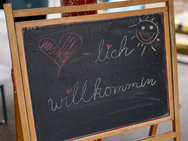 Neckartalschule - Tafel "Herzlich willkommen"
