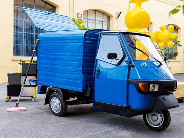 Piaggio Ape 50 Kastenwagen, blau, Team Reinigung