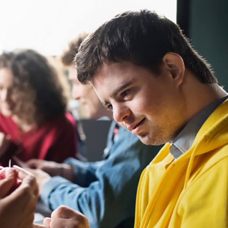 Das Stricken erlernen - der 3. Dezember ist der Internationale Tag für Menschen mit Behinderung