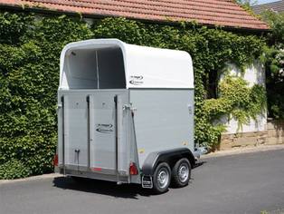 Pferdeanhänger Arizona Alu rückseitig