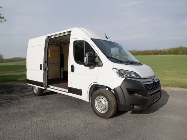 Lieferwagen / Transporter Lieferwagen / Transporter