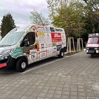 2 sponsorenfahrzeuge caritiva