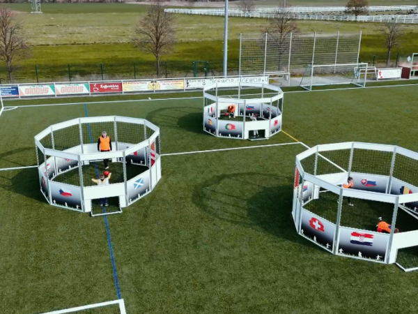 3 soccer cages auf fussballplatz soccer_cages_web.png
