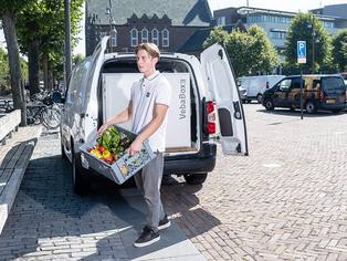 Fahrzeug mit installierter VEBA-Kühlbox im Laderaum. Kühlbox geschlossen.
