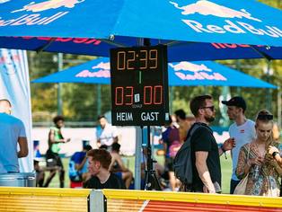 Die Schauf Easy 150 Spielstandanzeige beim Red Bull Fußballturnier four2score 2023 in Leipzig