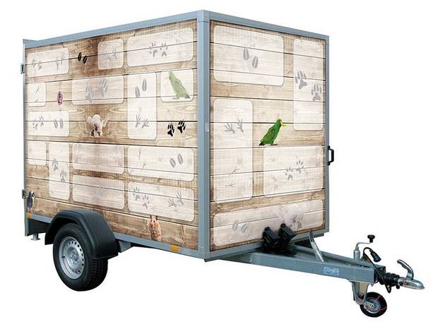 Vollklimatisierter Tiertransport- und Futtermittelanhänger foliert