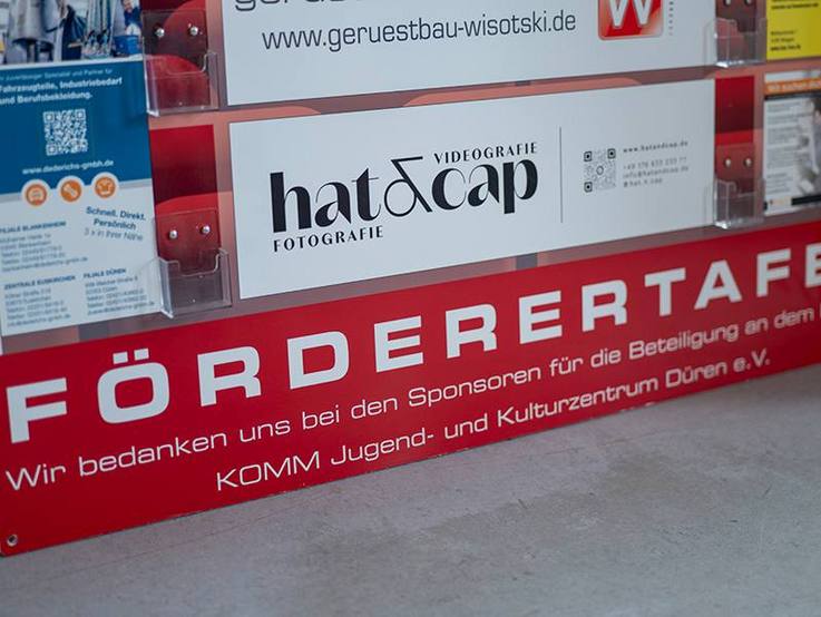 Ausschnitt der Förderertafel des KOMM Jugend- und Kulturzentrum Düren e. V.