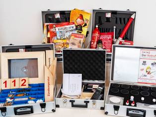 Feuerwehr Ausbildungskoffer Set geöffnet frontale Ansicht