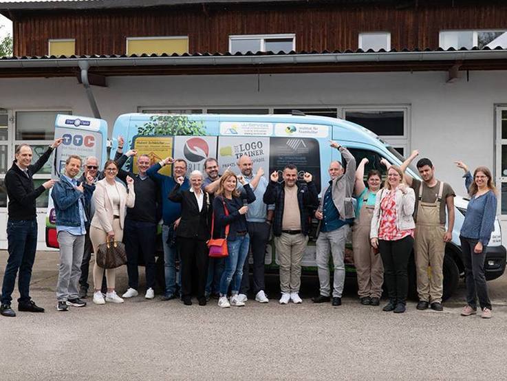 Maria im Tann Zentrum für Kinder-, Jugend- & Familienhilfe Ford Transit Sponsoren frontal
