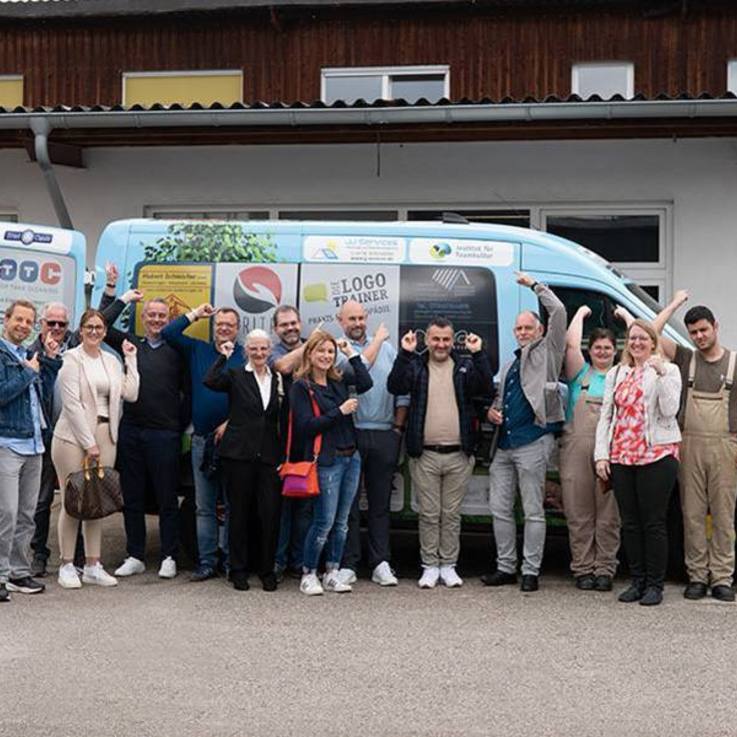 Maria im Tann Zentrum für Kinder-, Jugend- & Familienhilfe Ford Transit Sponsoren frontal