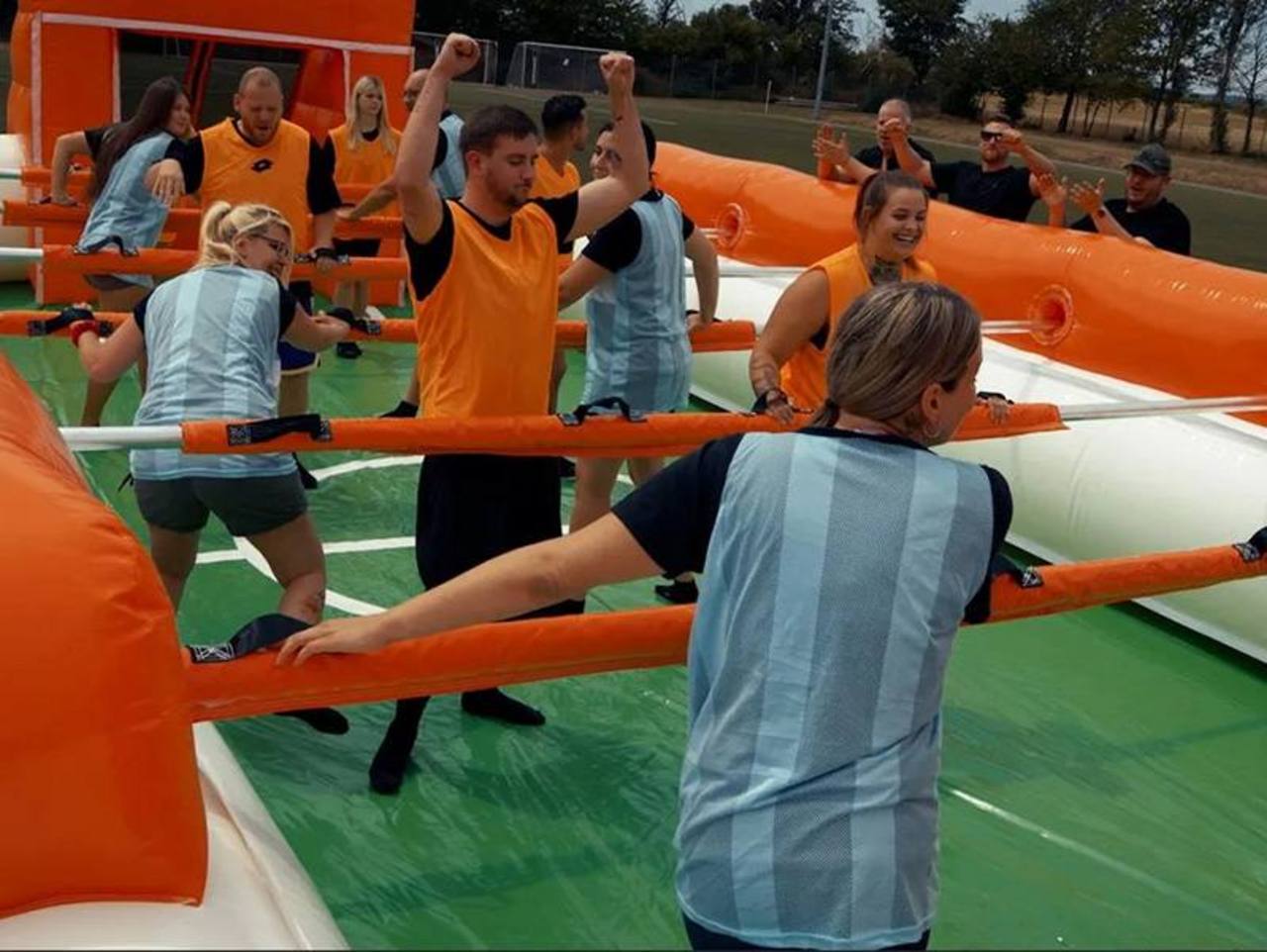 Menschenkicker open air in Aktion