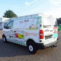 Folierter gesponsorter Toyota Proace City Meister Kühlfahrzeug für die Tafel Gronau e. V.