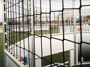 Detailansicht eines Soccer Cages - Netz