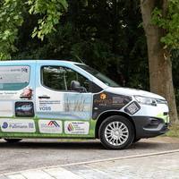 Folierter gesponsorter Toyota Proace City für die LAVIA Familientrauerbegleitung