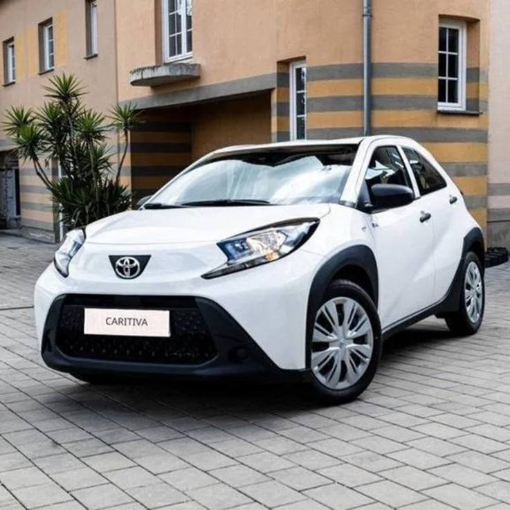 Kostenfreier und wendiger Cityflitzer Toyota Aygo X von vorn und fahrerseitig